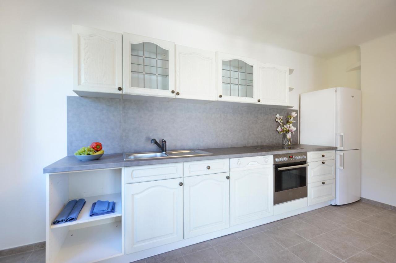 Apartmany Jevany Bagian luar foto