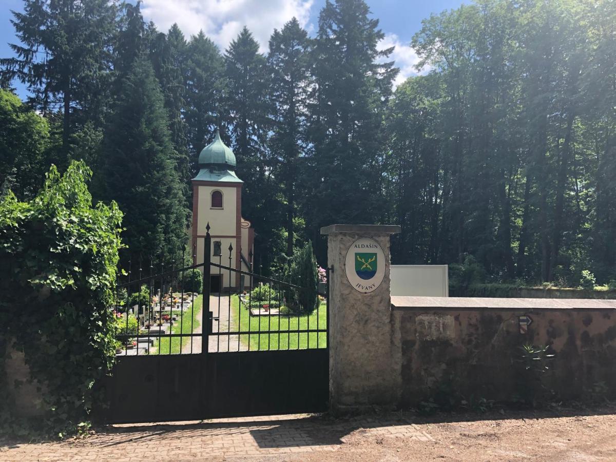 Apartmany Jevany Bagian luar foto