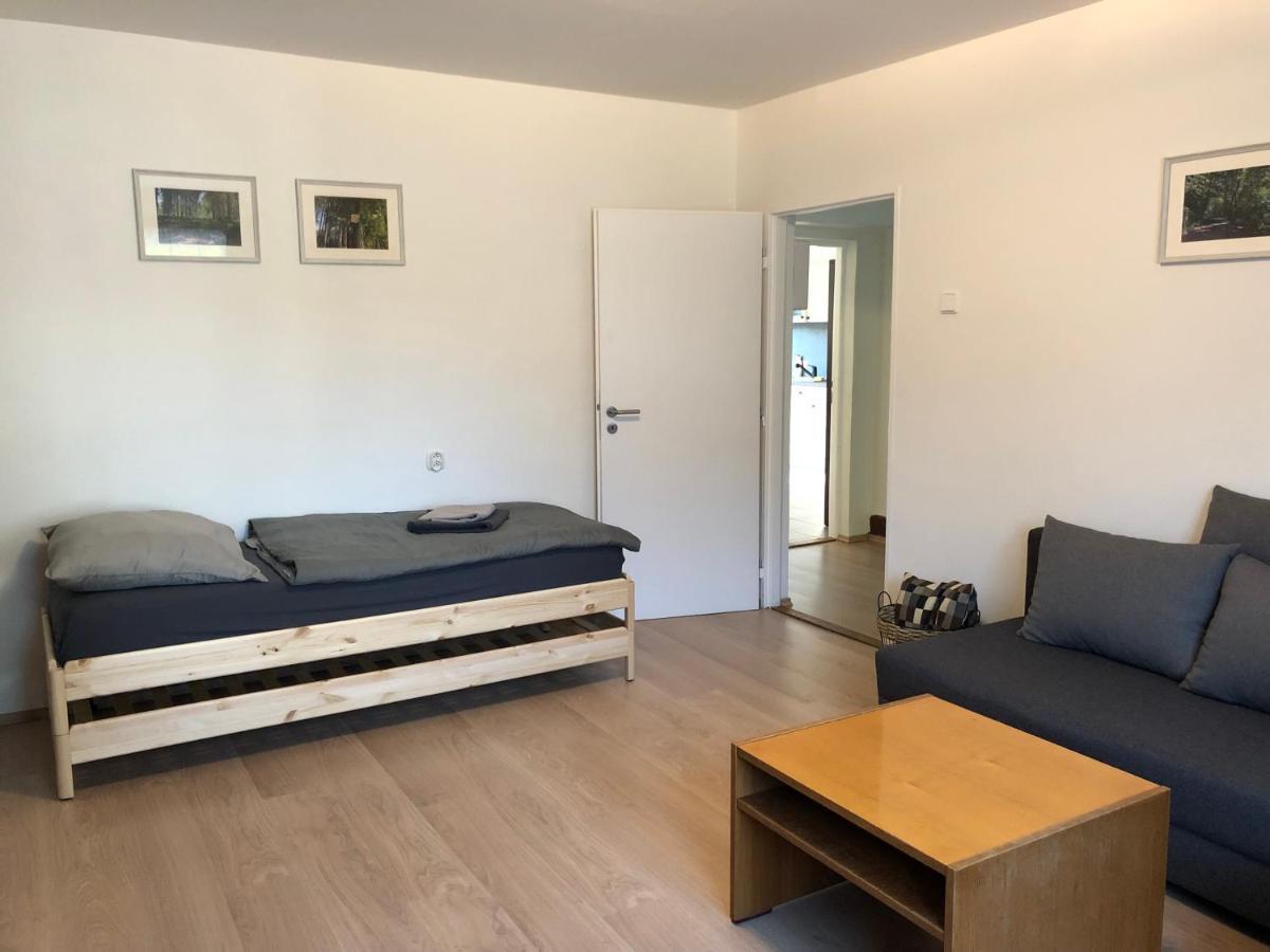 Apartmany Jevany Bagian luar foto