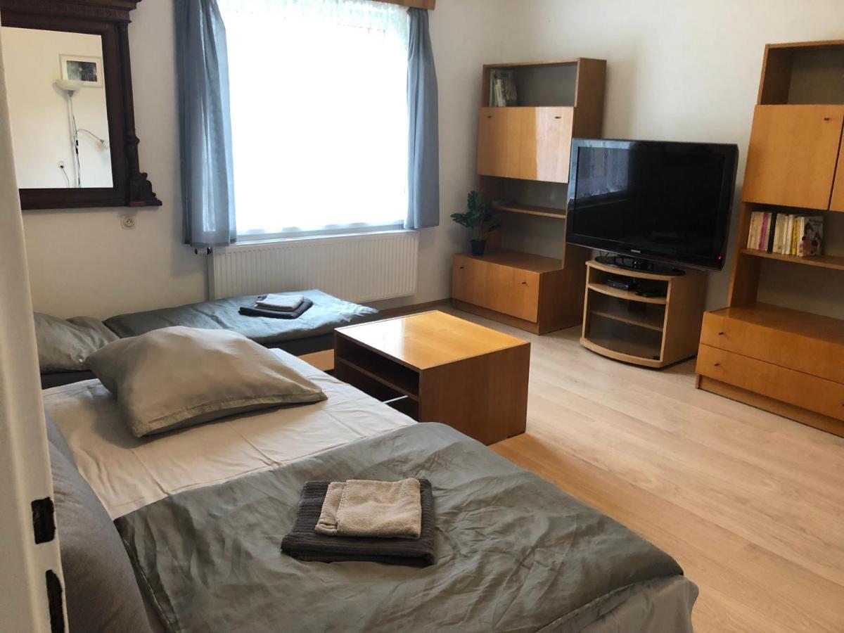 Apartmany Jevany Bagian luar foto